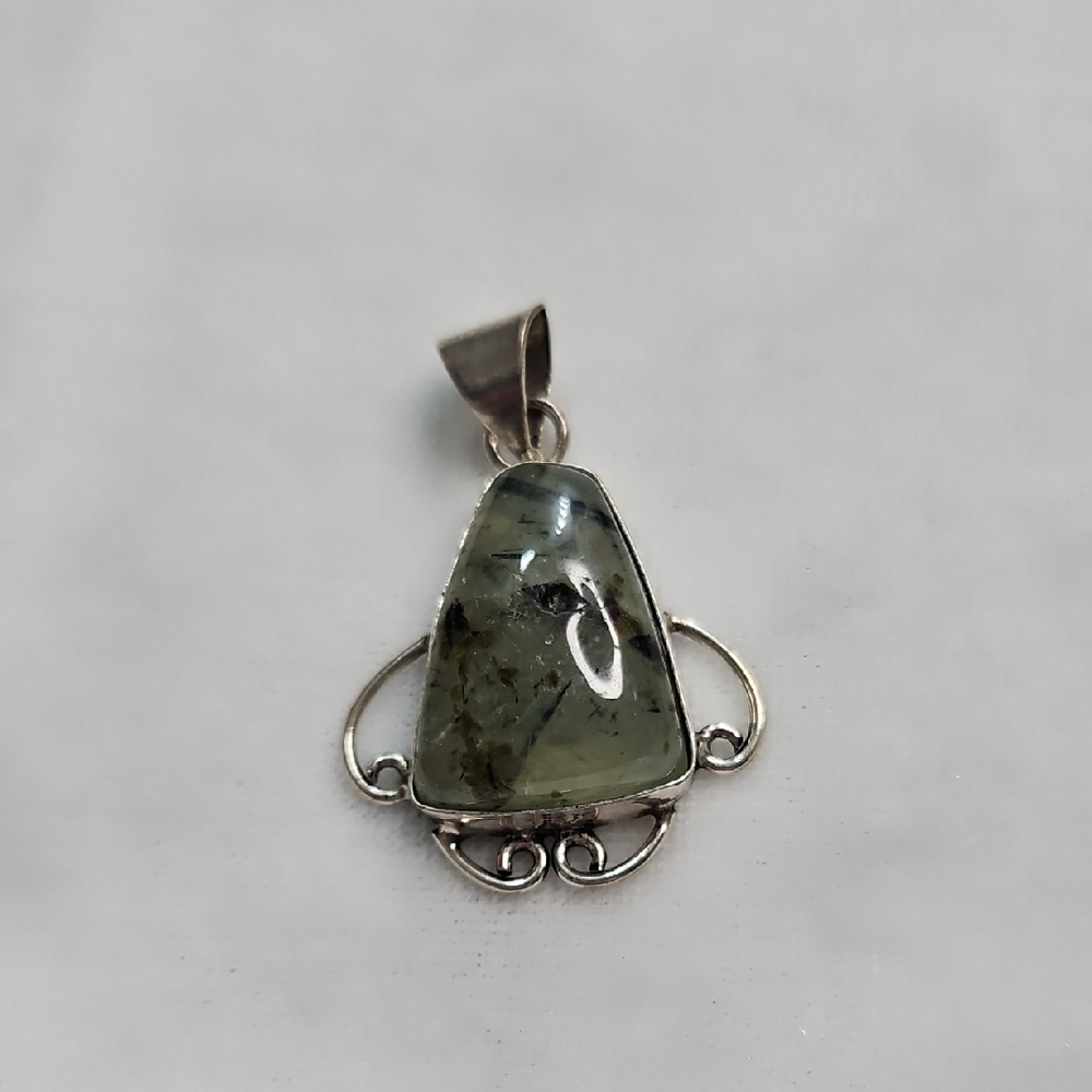 Green Prehnite Natural Gemstone Necklace Pendant Sterling Silver Plated NWOT - Picture 1 of 6